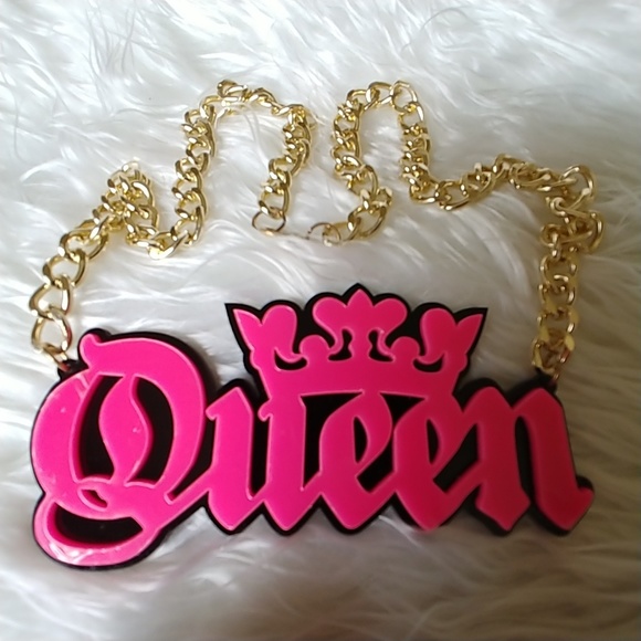 🆕👑 Large Queen Hot Pink Acrylic Gold Necklace - Picture 6 of 6